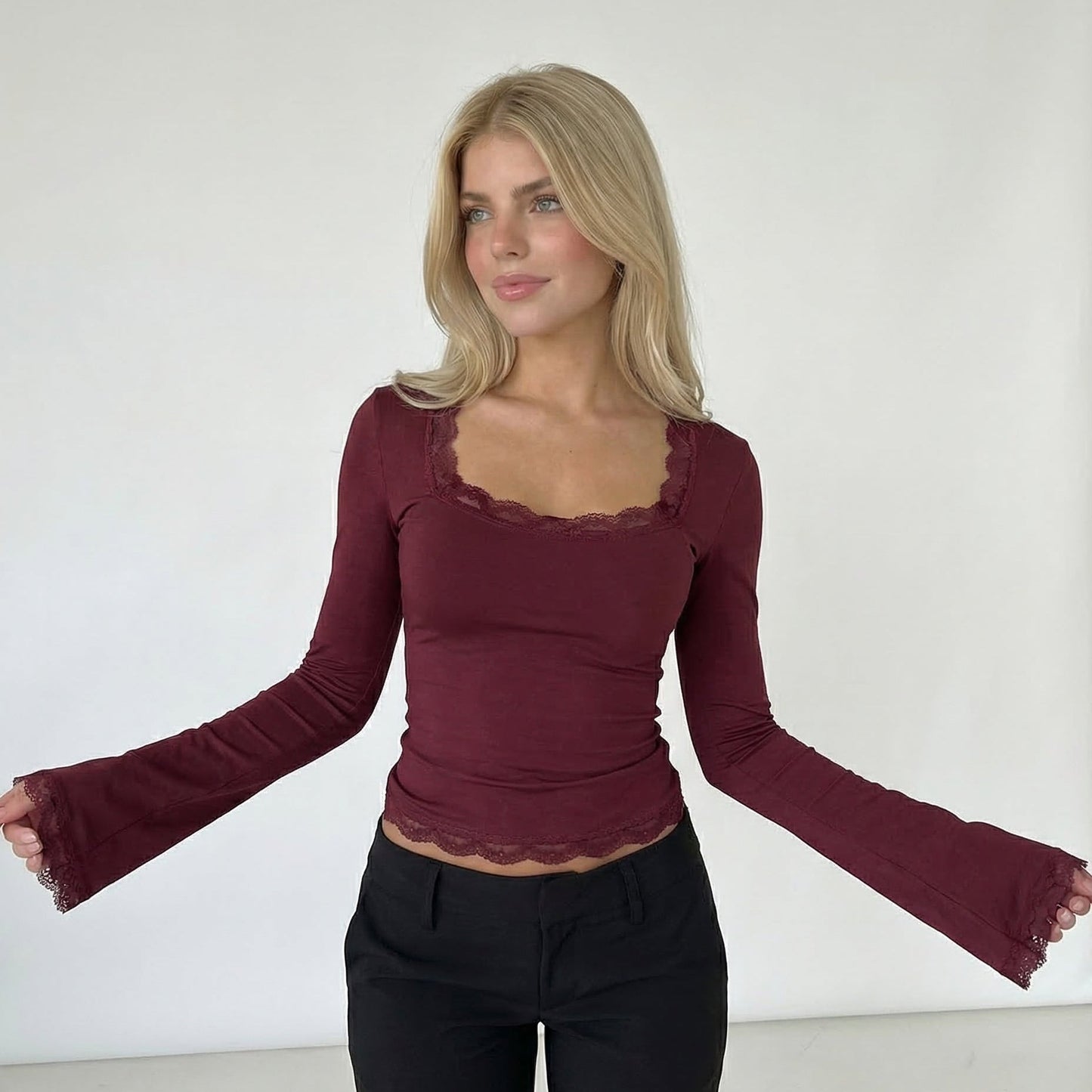 VERA | Linne med spetskant